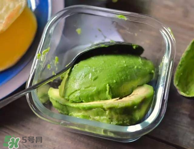 牛油果沙拉怎么做？牛油果沙拉用什么醬？