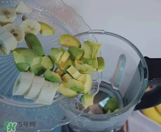 牛油果沙拉怎么做？牛油果沙拉用什么醬？