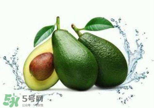 牛油果切開黑了能吃嗎？牛油果為什么會有黑點？
