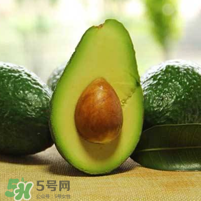 牛油果榨汁要去皮嗎？牛油果榨汁要加水嗎？