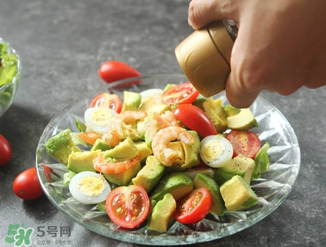 牛油果沙拉怎么做？牛油果沙拉用什么醬？