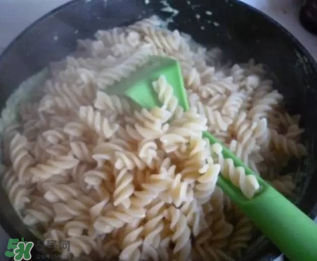 牛油果沙拉怎么做？牛油果沙拉用什么醬？