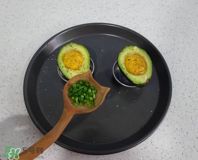 牛油果沙拉怎么做？牛油果沙拉用什么醬？