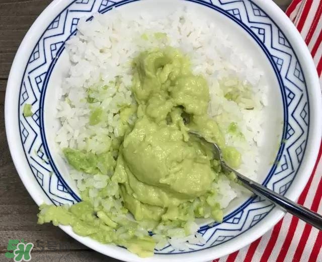 牛油果沙拉怎么做？牛油果沙拉用什么醬？