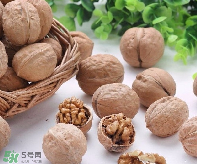 核桃磨成粉還有營養(yǎng)嗎？核桃粉和核桃哪個更好？