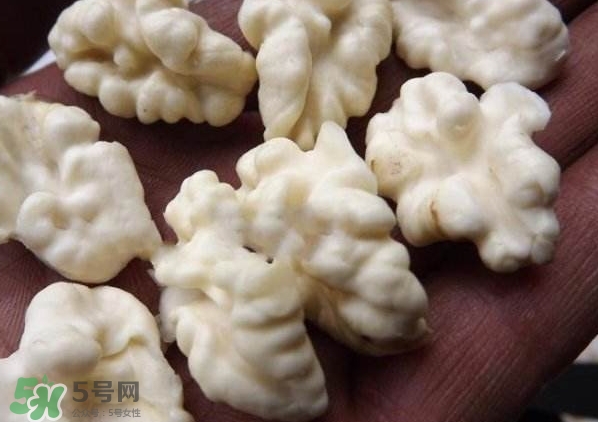 新鮮核桃怎么吃？新鮮核桃怎么給寶寶吃？