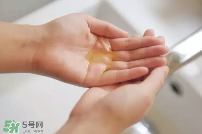 手部皮膚干燥怎么辦？手部干燥解決方法