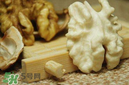 新鮮核桃怎么吃？新鮮核桃怎么給寶寶吃？