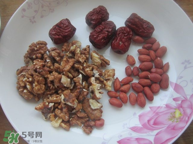 核桃可以和黃豆一起打豆?jié){嗎？核桃和什么一起打豆?jié){好？