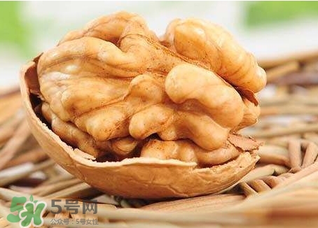 核桃磨成粉還有營養(yǎng)嗎？核桃粉和核桃哪個更好？
