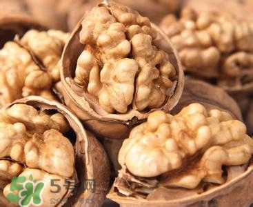 新鮮核桃剝好怎么保存？新鮮核桃剝殼能放多久？