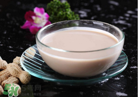 核桃打豆?jié){營養(yǎng)會流失嗎？核桃和什么一起打豆?jié){？