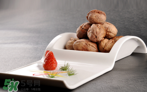核桃可以空腹吃嗎？核桃飯前吃好還是飯后吃好？