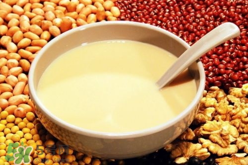 核桃打豆?jié){營養(yǎng)會流失嗎？核桃和什么一起打豆?jié){？
