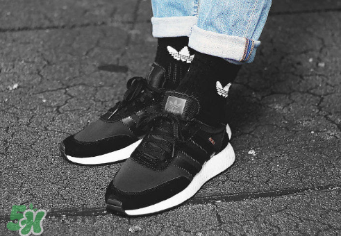 adidas iniki runner boost酷黑配色上腳效果怎么樣？