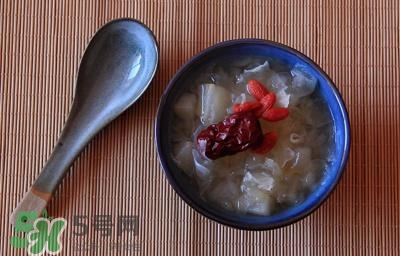 雪蛤能和銀耳一起燉嗎？雪蛤銀耳羹怎么做？