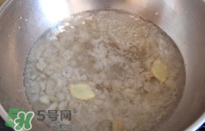 雪蛤能和銀耳一起燉嗎？雪蛤銀耳羹怎么做？