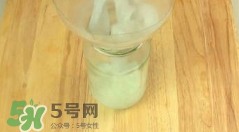 護(hù)發(fā)素能當(dāng)柔順劑嗎？護(hù)發(fā)素當(dāng)柔順劑好不好