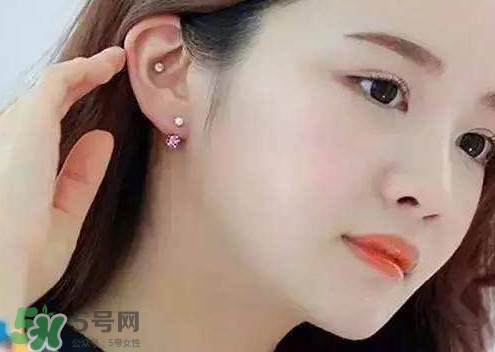 新打耳洞什么時候可以轉(zhuǎn)？打耳洞哪里打比較好