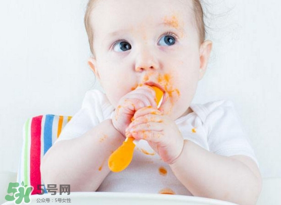 寶寶幾個月開始補鈣最合適？嬰幼兒幾個月的時候吃魚肝油