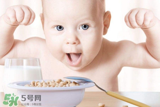 寶寶幾個月開始補鈣最合適？嬰幼兒幾個月的時候吃魚肝油