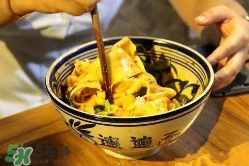 biangbiang面怎么寫？biangbiang面和油潑面的區(qū)別