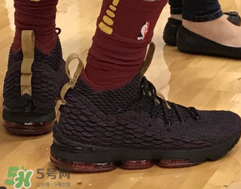 nike lebron 15 cavs實(shí)物什么樣？