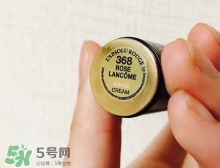 蘭蔻菁純唇膏小紅色是什么顏色？蘭蔻小紅色好看嗎