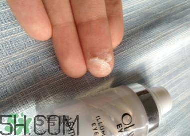 olay亮眼明眸雙旋眼霜怎么用？olay雙旋眼霜使用方法