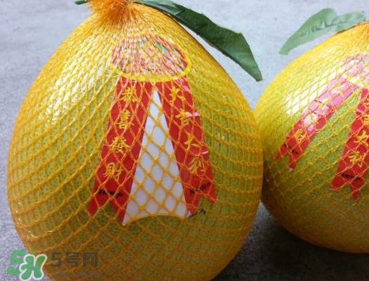 如何區(qū)分紅肉蜜柚真假？吃紅肉蜜柚有什么好處？