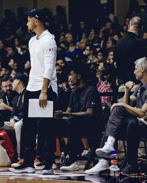 under armour curry 4庫里戰(zhàn)靴中國別注版實(shí)物什么樣？