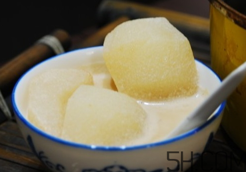 雪梨能和牛奶一起吃嗎？雪梨可以和牛奶榨汁嗎？