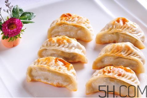 煎餃怎么煎才酥脆好吃？煎餃怎么做好吃？