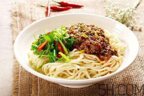 炸醬面可以用豆瓣醬嗎？炸醬面可以用黃豆醬嗎？
