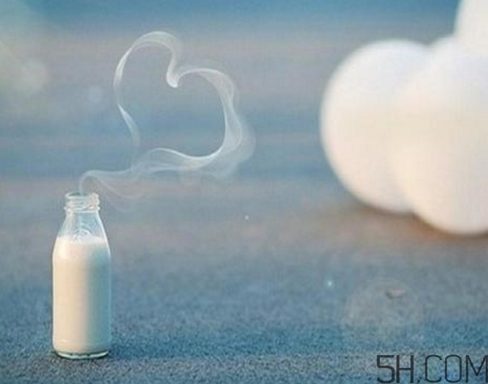 早上空腹喝牛奶好嗎？早上喝牛奶有什么好處？
