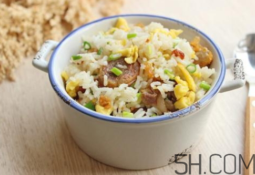 蛋炒飯可以放生抽嗎 蛋炒飯放生抽還是老抽？