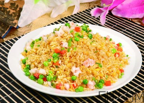 蛋炒飯為什么要用隔夜飯？蛋炒飯可以用熱飯嗎？