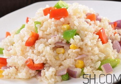 蛋炒飯為什么要用隔夜飯？蛋炒飯可以用熱飯嗎？