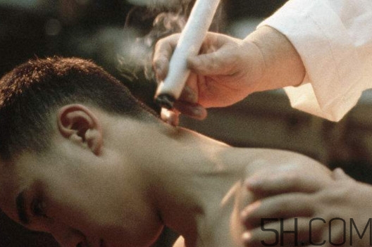 濕氣重艾灸灸哪個(gè)部位？艾灸盒的使用方法圖解