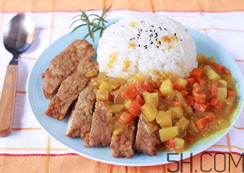 咖喱飯可以隔夜吃嗎？咖喱飯能放多久？