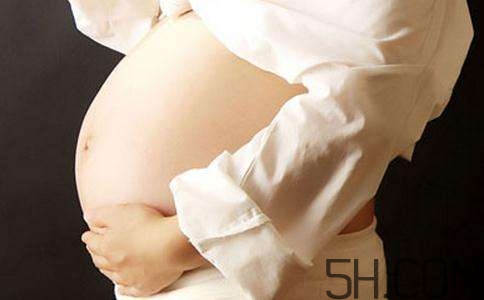 孕晚期肚子疼影響胎兒?jiǎn)?？孕晚期肚子像?lái)月經(jīng)一樣疼