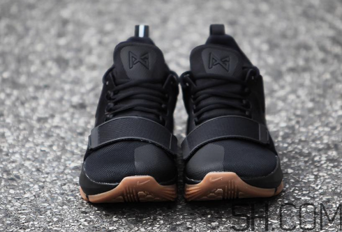 nike pg 1黑色生膠大底發(fā)售時(shí)間_實(shí)物什么樣？