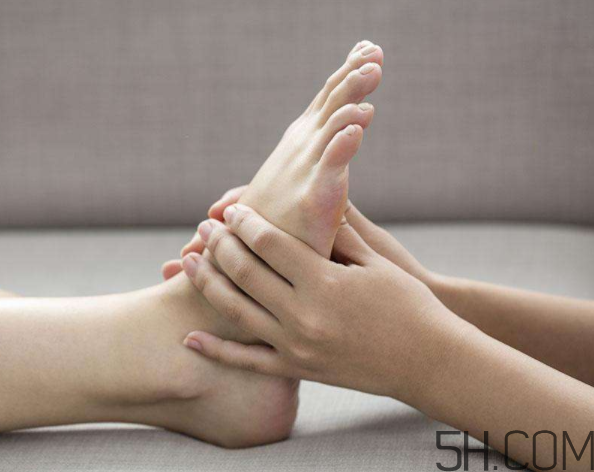 腳氣是缺乏維生素嗎？腳氣是缺什么維生素？