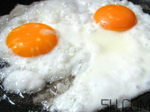 煎雞蛋為什么會(huì)有泡沫？炒雞蛋為什么會(huì)有泡沫？