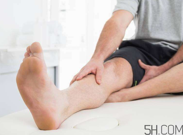 腳氣用鹽水泡腳有用嗎？用鹽水泡腳治腳氣嗎？