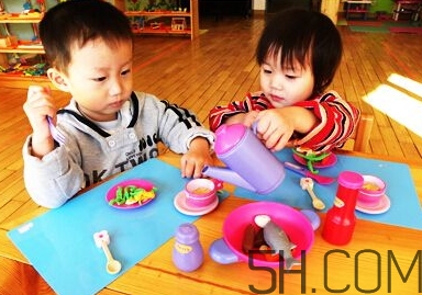 寶寶上幼兒園需要準(zhǔn)備什么？寶寶上幼兒園哭鬧怎么應(yīng)對(duì)？