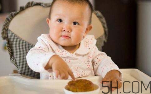 寶寶多大可以吃月餅？寶寶吃月餅會(huì)上火嗎？