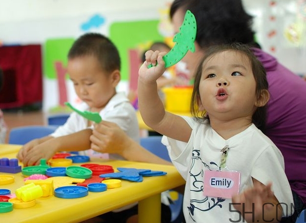 寶寶上幼兒園需要準(zhǔn)備什么？寶寶上幼兒園哭鬧怎么應(yīng)對(duì)？