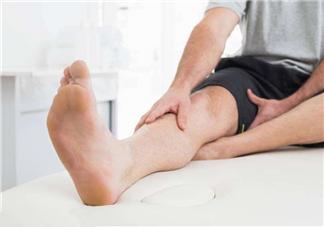腳氣用鹽水泡腳有用嗎？用鹽水泡腳治腳氣嗎？
