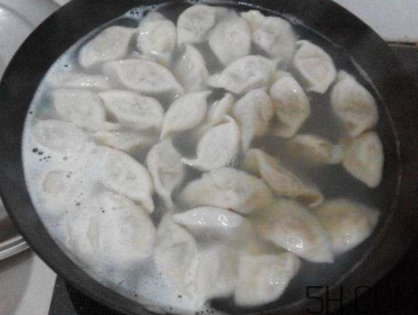 煮餃子怎么煮不破皮？煮餃子怎么看熟沒(méi)熟？